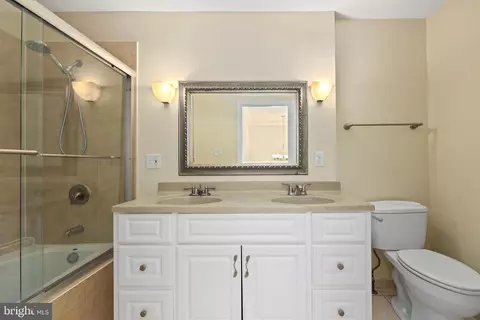 2256 White Cornus Ln, Reston, VA 20191 photo 17