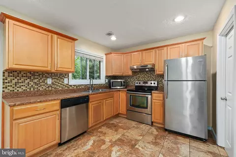 2256 White Cornus Ln, Reston, VA 20191 photo 9