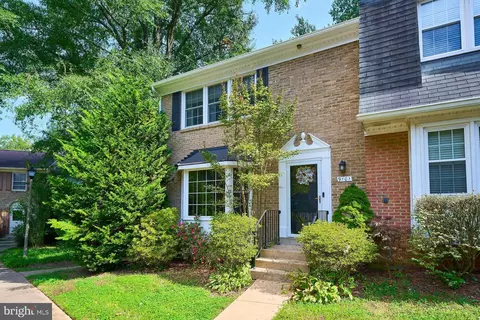 9101 Fisteris Ct, Springfield, VA 22152