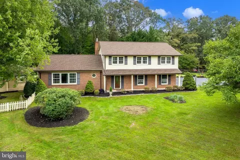 8117 Rondelay Ln, Fairfax Station, VA 22039