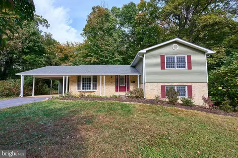 4829 Dodson Dr, Annandale, VA 22003