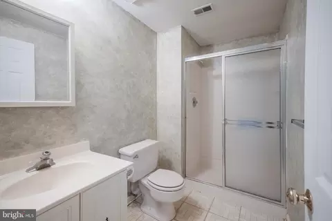 Bath - 7438 Silver Pine Dr, Springfield, VA 22153 photo 5 of 5