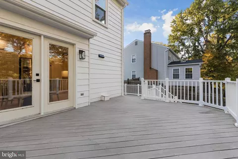 Exterior - 8606 Powder Horn Rd, Springfield, VA 22152 photo 4 of 12