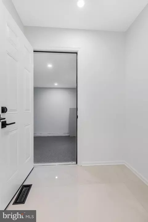 Entry Way - 8606 Powder Horn Rd, Springfield, VA 22152 photo 6 of 9
