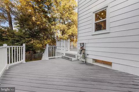 Exterior - 8606 Powder Horn Rd, Springfield, VA 22152 photo 5 of 12