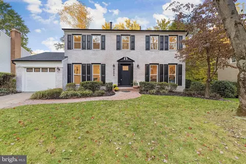 8606 Powder Horn Rd, Springfield, VA 22152