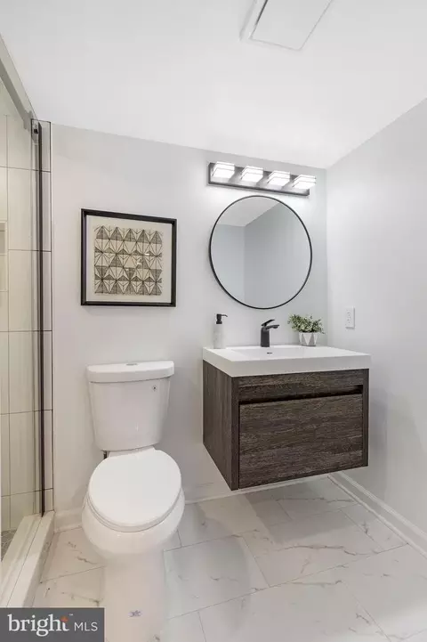 Bath - 8606 Powder Horn Rd, Springfield, VA 22152 photo 6 of 6