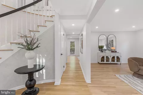 Entry Way - 8606 Powder Horn Rd, Springfield, VA 22152 photo 2 of 9