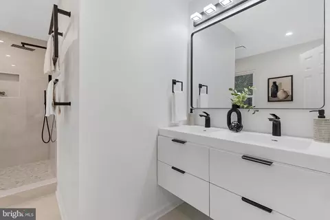 Bath - 8606 Powder Horn Rd, Springfield, VA 22152 photo 3 of 6