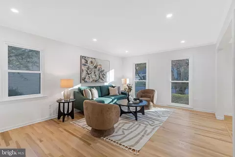 Living - 8606 Powder Horn Rd, Springfield, VA 22152 photo 2 of 6