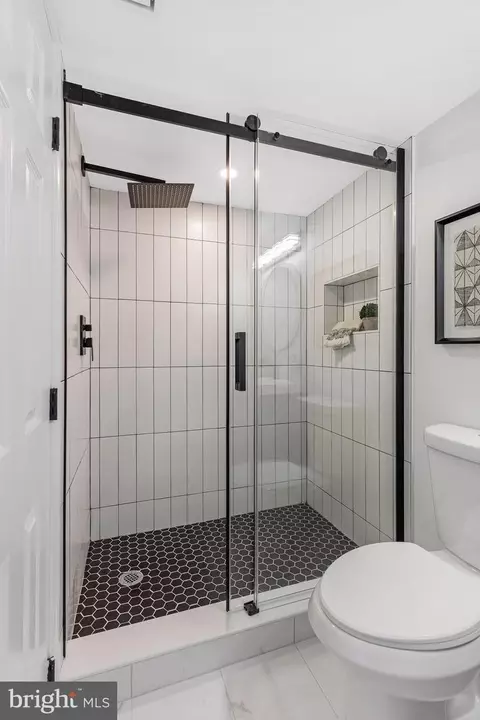 Bath - 8606 Powder Horn Rd, Springfield, VA 22152 photo 5 of 6