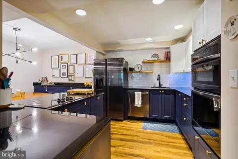 7720 Tremayne Pl #212, Mclean, VA 22102