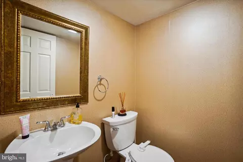 Other - 7720 Tremayne Pl #212, Mclean, VA 22102 photo 4 of 14