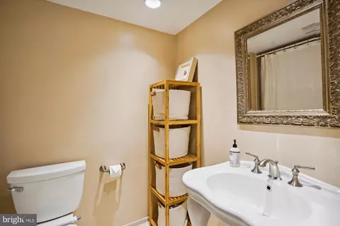 Bath - 7720 Tremayne Pl #212, Mclean, VA 22102 photo 1 of 2