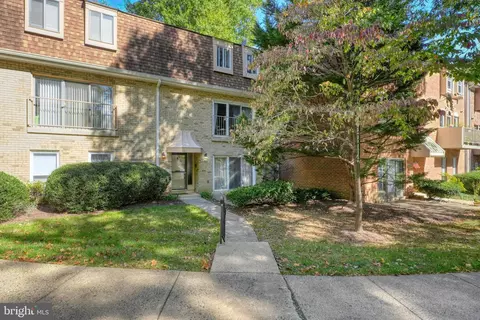 3748 Persimmon Cir, Fairfax, VA 22031