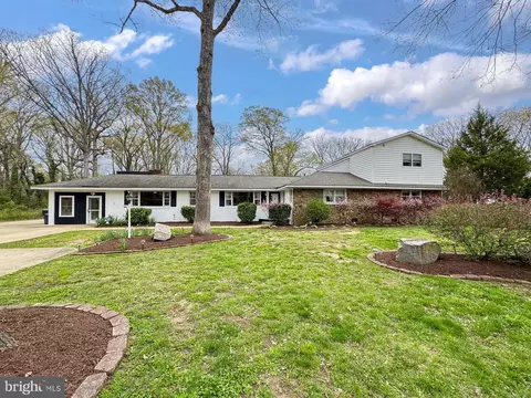 7721 Schelhorn Rd, Alexandria, VA 22306
