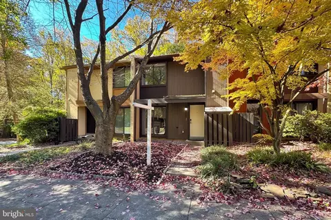 2202 Coppersmith Sq, Reston, VA 20191