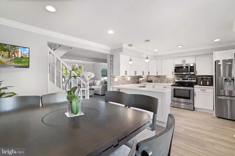 5570 Hecate Ct, Fairfax, VA 22032