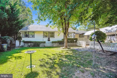7107 Kaiser Pl, Falls Church, VA 22042