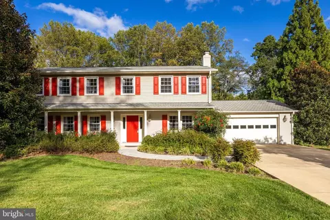 3239 Betsy Ln, Herndon, VA 20171