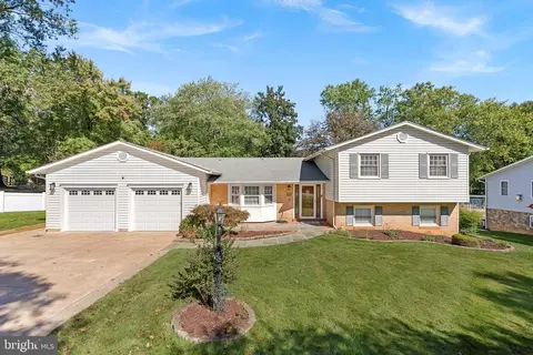 9912 Vale Rd, Vienna, VA 22181