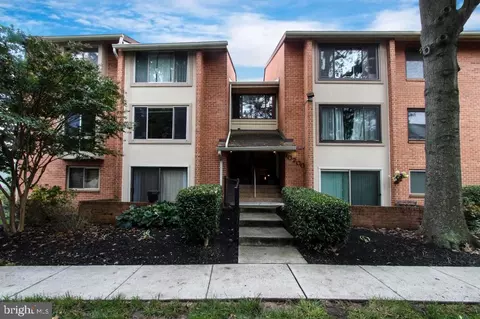 10200 Bushman Dr #124, Oakton, VA 22124
