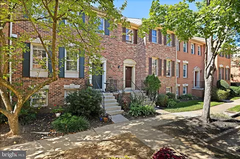 10125 Ebenshire Ct, Oakton, VA 22124