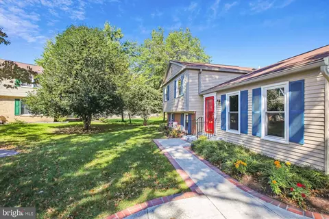 12806 Pinecrest Rd, Herndon, VA 20171 photo 2