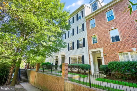 8043 Gatehouse Rd #14, Falls Church, VA 22042