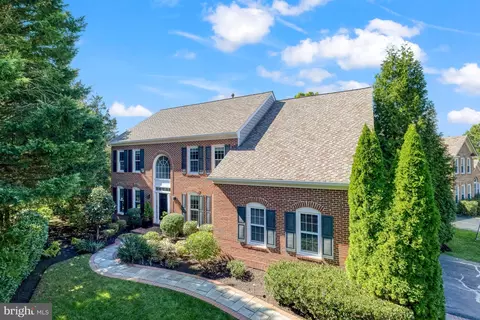 13001 Bankfoot Ct, Herndon, VA 20171