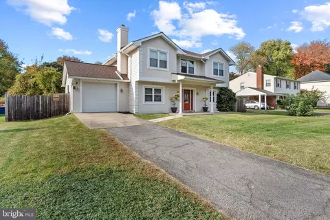 4918 Bristow Dr, Annandale, VA 22003