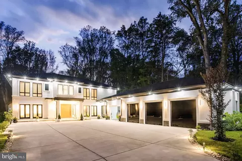 928 Peacock Station Rd, Mclean, VA 22102