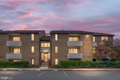 511 Florida Ave #204, Herndon, VA 20170