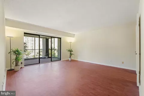 5904 Mount Eagle Dr #517, Alexandria, VA 22303
