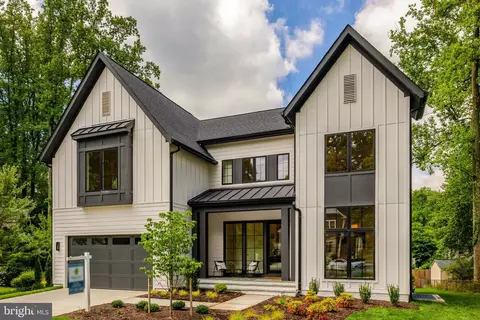 904 Shady Dr SE, Vienna, VA 22180