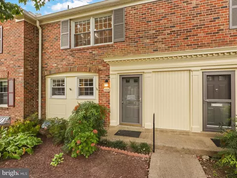 5822 Rexford Dr #732, Springfield, VA 22152