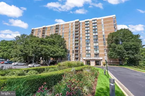 2300 Pimmit Dr #504, Falls Church, VA 22043