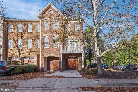155 Herndon Mill Cir, Herndon, VA 20170