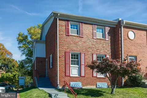 7401 Jayhawk St, Annandale, VA 22003