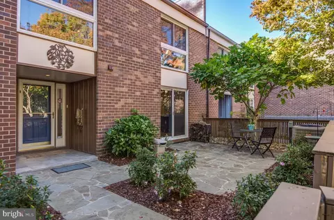 11474 Links Dr, Reston, VA 20190 photo 3
