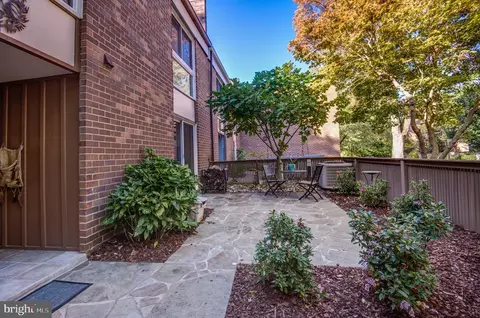 11474 Links Dr, Reston, VA 20190 photo 6