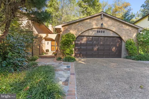 6806 Sprucedale Ct, Annandale, VA 22003