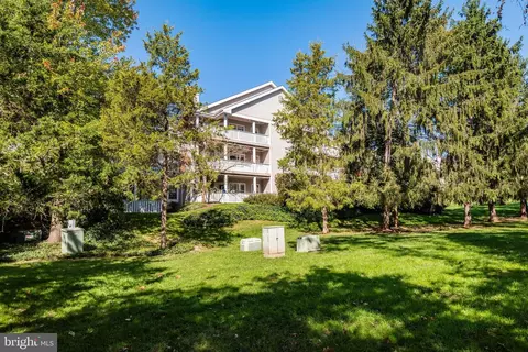 14313 Climbing Rose Way #305, Centreville, VA 20121