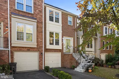 14081 Red River Dr, Centreville, VA 20121