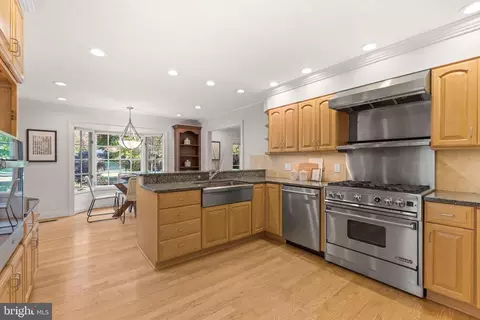 825 Ridge Dr, Mclean, VA 22101 photo 18