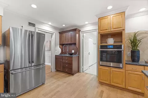 825 Ridge Dr, Mclean, VA 22101 photo 19
