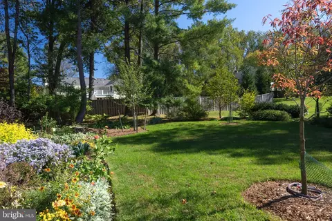 825 Ridge Dr, Mclean, VA 22101 photo 3
