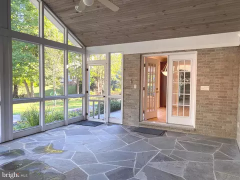 825 Ridge Dr, Mclean, VA 22101 photo 8