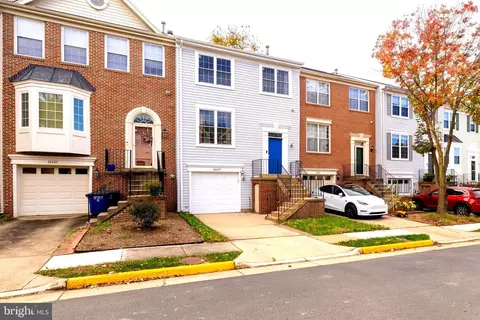 14607 Flower Hill Dr, Centreville, VA 20120
