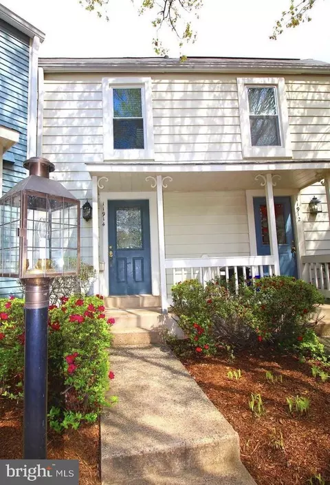 11914 Crosswind Ct, Reston, VA 20194